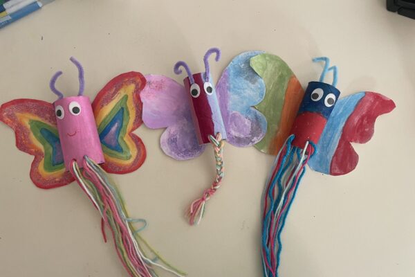 Fundación Caja Rural apoya la continuidad de nuestro taller de manualidades para menores hospitalizados